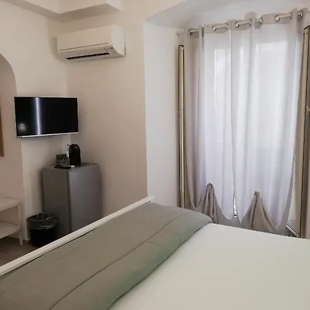 Dg Sicily ゲストハウス 2*